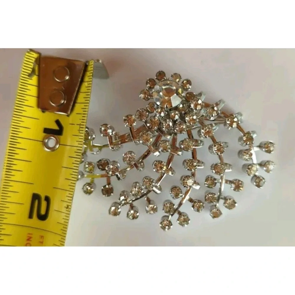 Vintage Gorgeous Costume‎ Jewelry Rhinestone Silver Tone Brooch Pin